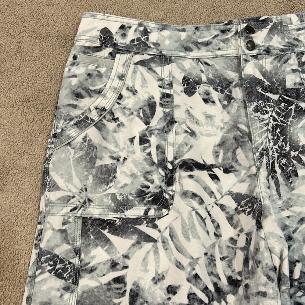 Women’s Chico’s Pants - Picture 2 of 4